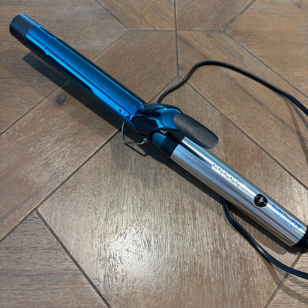 BabylissPro Nano Titanium 1¼” Blue and Silver Curling Iron - Picture 2 of 8